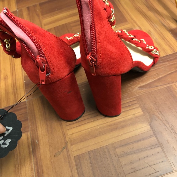 Qupid Chain Link Sandals - Picture 4 of 5